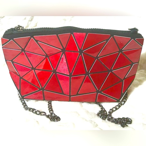 Emilio Pepe Geometric wristlet clutch crossbody bag with chain - Picture 10 of 13